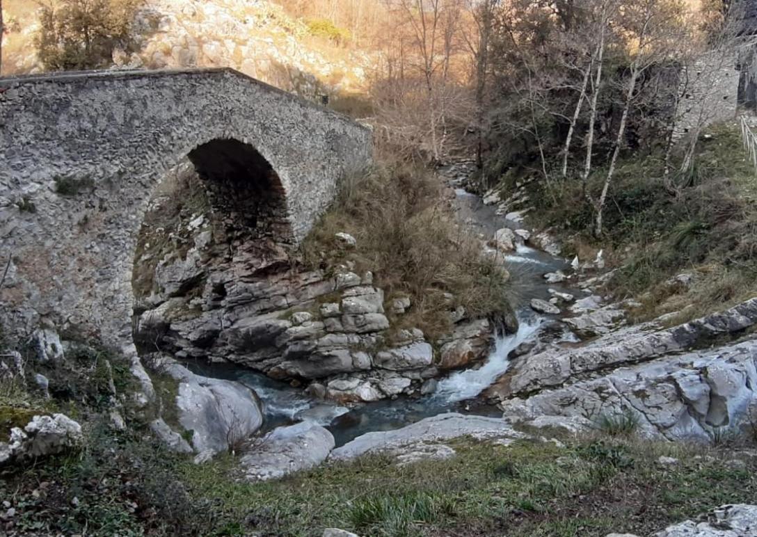 Bed and Breakfast Monolocale Nel Centro Storico Aieta Exterior foto