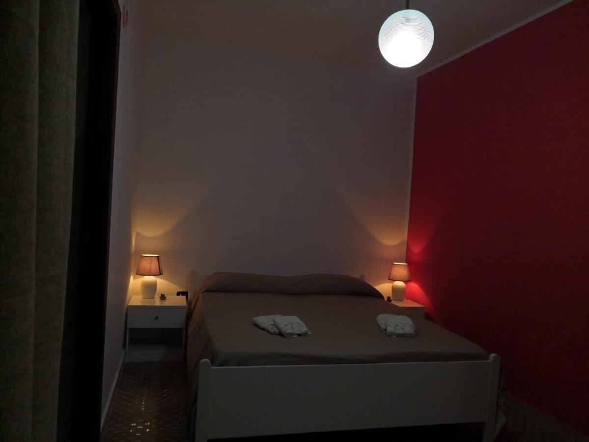 Bed and Breakfast Monolocale Nel Centro Storico Aieta Exterior foto