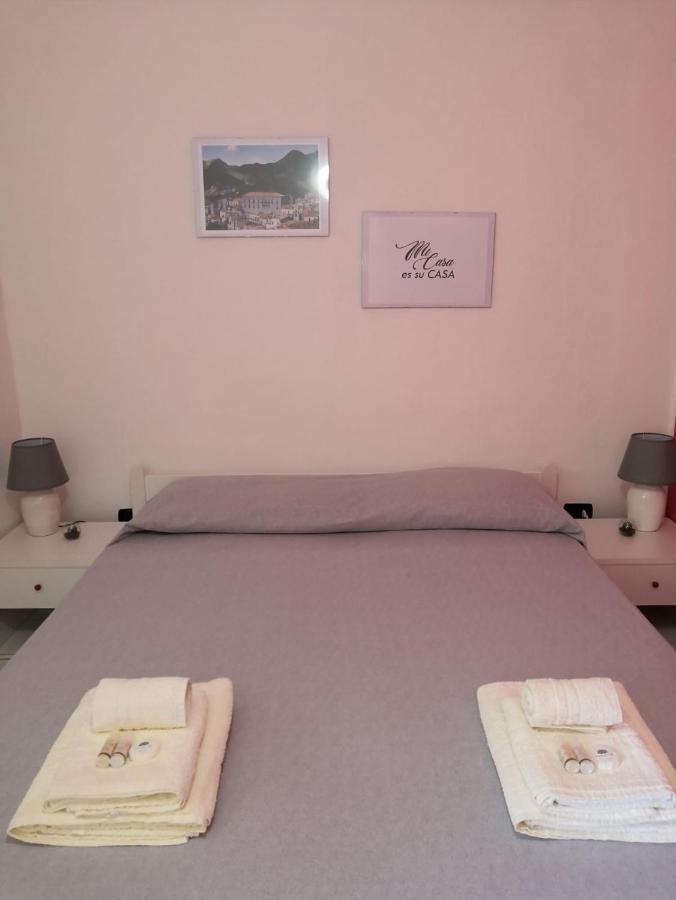 Bed and Breakfast Monolocale Nel Centro Storico Aieta Exterior foto