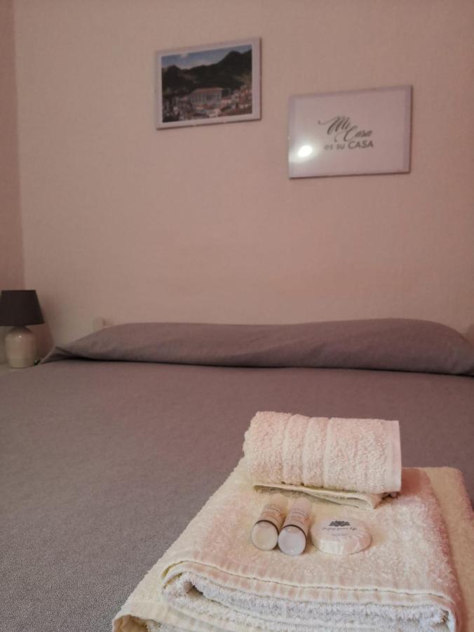 Bed and Breakfast Monolocale Nel Centro Storico Aieta Exterior foto
